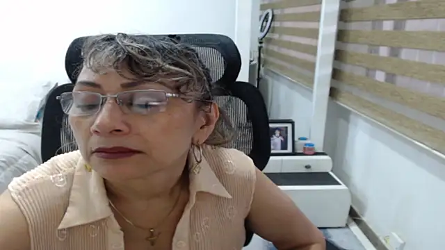Snapshot of jesy_hot chatting on May 23, 10:36 pm jesy hot online show from May 23, 10:36 pm