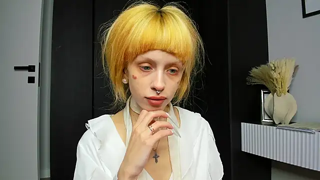 FlowerOfSin2001 online show from March 1, 5:48 pm