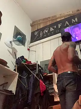 Snapshot of raphadoors19 chatting on March 20, 6:51 am raphadoors19 online show from March 20, 6:51 am