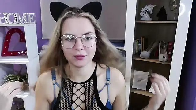 Zoey Erotic online show from October 31, 5:41 am