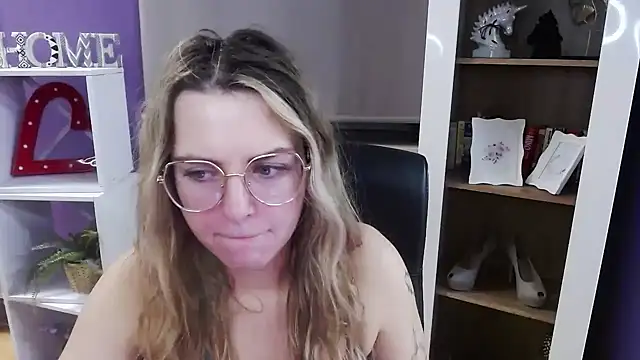 Zoey Erotic online show from December 15, 5:34 am