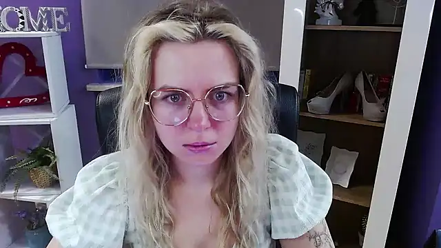 Zoey Erotic online show from February 27, 5:40 am