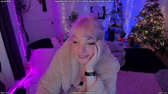 Snapshot of AliceW0lf chatting on January 7, 5:04 pm AliceW0lf online show from January 7, 5:04 pm