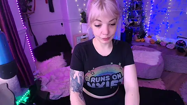 Snapshot of AliceW0lf chatting on April 3, 10:46 am AliceW0lf online show from April 3, 10:46 am