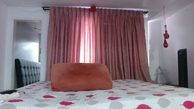 Snapshot of linapalacios chatting on June 2, 10:34 pm linapalacios online show from June 2, 10:34 pm