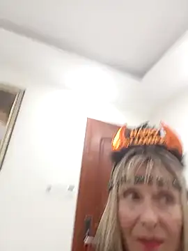 Snapshot of Eliza_Wendy chatting on October 26, 12:44 pm Eliza Wendy online show from October 26, 12:44 pm