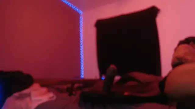 Snapshot of trophyboi69 chatting on March 15, 12:11 pm trophyboi69 online show from March 15, 12:11 pm