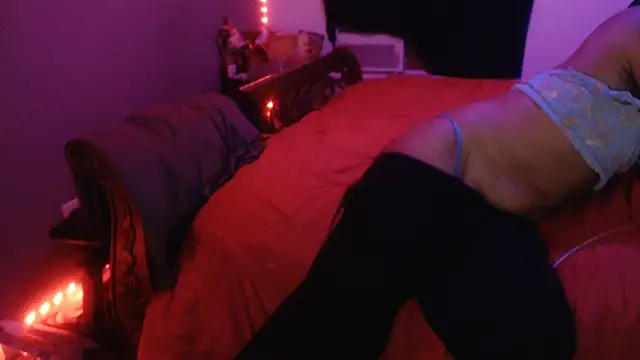 Snapshot of trophyboi69 chatting on March 23, 4:49 am trophyboi69 online show from March 23, 4:49 am