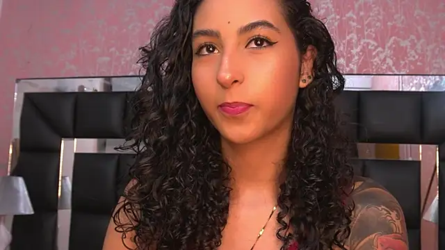 Snapshot of agatha_collins_ chatting on January 24, 7:18 pm agatha collins online show from January 24, 7:18 pm