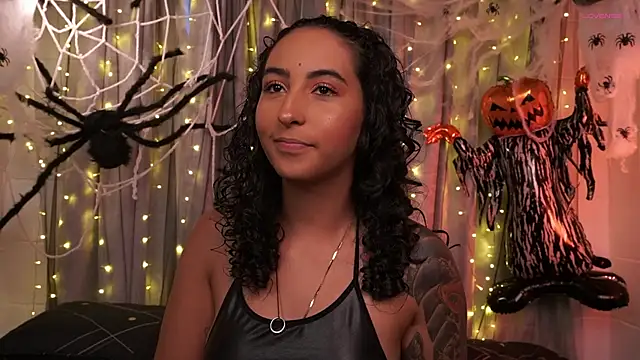 Snapshot of agatha_collins_ chatting on October 7, 7:11 pm agatha collins online show from October 7, 7:11 pm