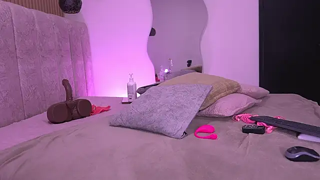 Snapshot of violeta_aroca chatting on July 7, 7:23 am violeta aroca online show from July 7, 7:23 am