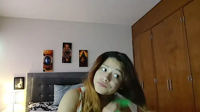 Snapshot of 3littleschoolteens chatting on November 5, 5:46 pm 3littleschoolteens online show from November 5, 5:46 pm