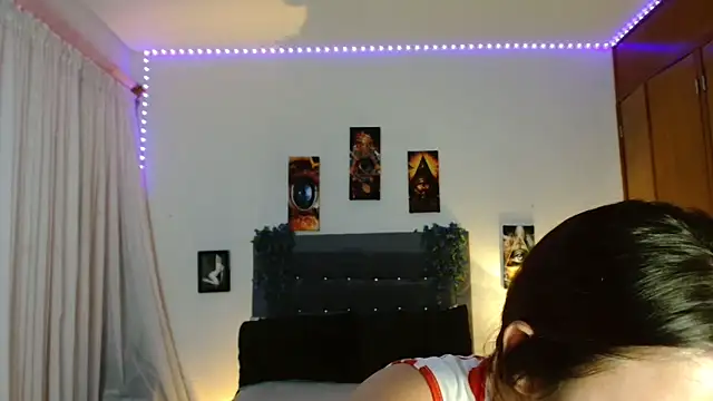 Snapshot of 3littleschoolteens chatting on November 18, 5:45 am 3littleschoolteens online show from November 18, 5:45 am