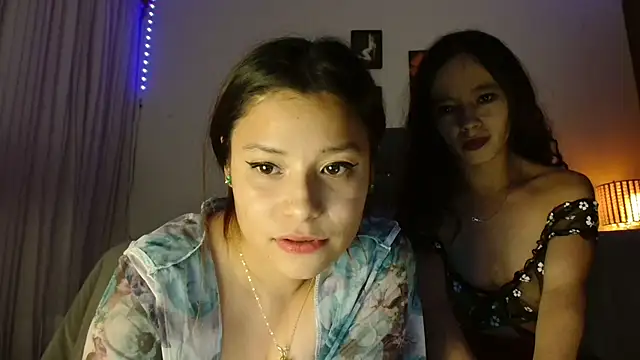 Snapshot of 3littleschoolteens chatting on November 30, 8:40 am 3littleschoolteens online show from November 30, 8:40 am