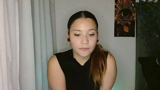 Snapshot of 3littleschoolteens chatting on December 3, 5:59 am 3littleschoolteens online show from December 3, 5:59 am