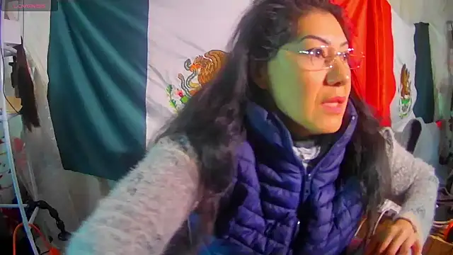 LaInsaciableIntensa online show from February 13, 1:37 pm