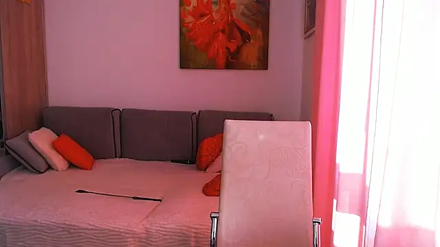 Snapshot of Magic_Blondie chatting on February 28, 1:25 pm Magic Blondie online show from February 28, 1:25 pm