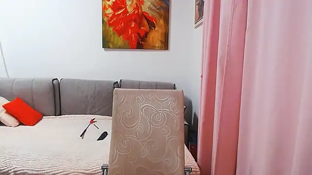 Snapshot of Magic_Blondie chatting on December 5, 2:58 pm Magic Blondie online show from December 5, 2:58 pm