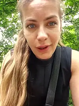 Snapshot of Keli_Jessi chatting on May 23, 1:48 pm Keli Jessi online show from May 23, 1:48 pm