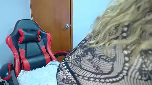 Snapshot of Ursulawhite69 chatting on May 24, 12:59 am Ursulawhite69 online show from May 24, 12:59 am