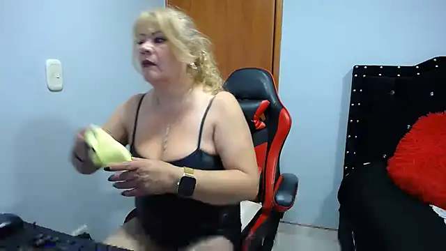 Snapshot of Ursulawhite69 chatting on June 21, 12:57 am Ursulawhite69 online show from June 21, 12:57 am