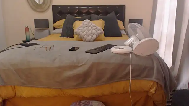 Snapshot of Creamyass22 chatting on December 27, 2:12 pm Creamyass22 online show from December 27, 2:12 pm