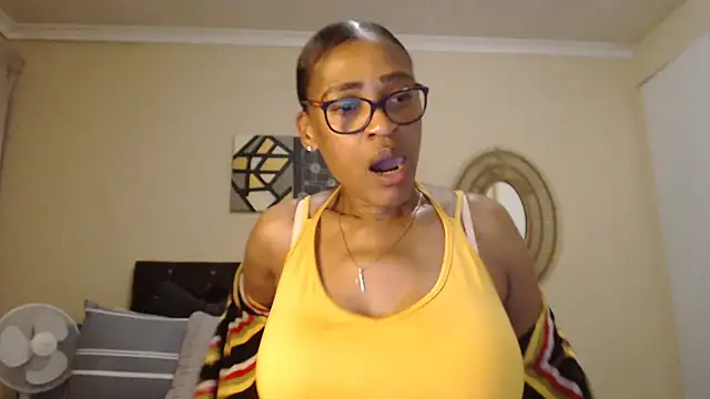 Snapshot of Creamyass22 chatting on April 11, 4:55 pm Creamyass22 online show from April 11, 4:55 pm