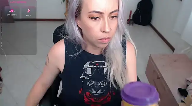 charlottezoe15 online show from December 4, 7:23 pm