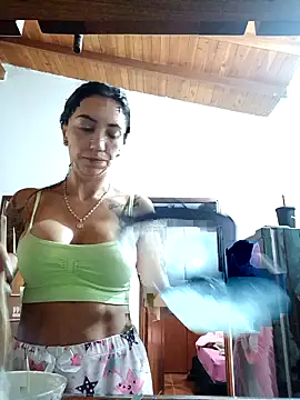 Snapshot of LunaZambrano chatting on November 19, 2:39 pm LunaZambrano online show from November 19, 2:39 pm