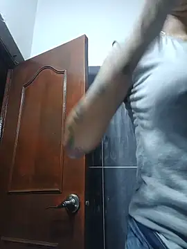 Snapshot of LunaZambrano chatting on May 15, 2:29 am LunaZambrano online show from May 15, 2:29 am