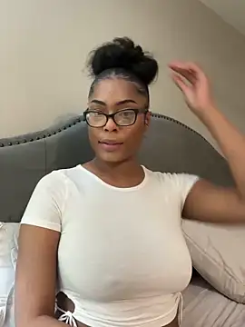 CandyLuxxxx online show from March 5, 10:32 pm