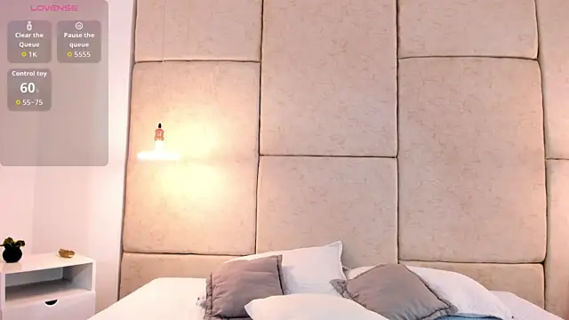 aisha vs online show from February 24, 12:25 pm