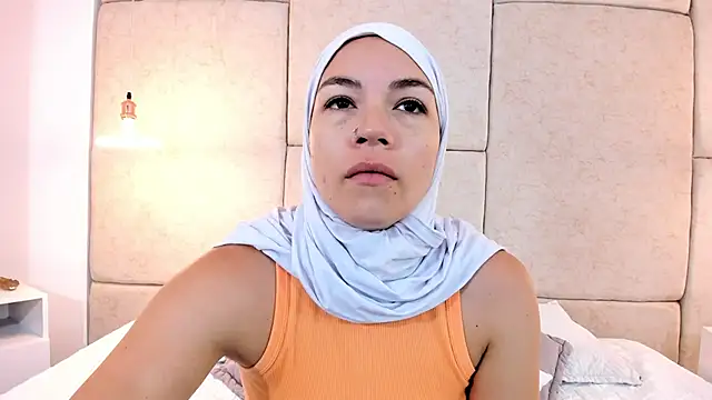 aisha vs online show from February 25, 12:04 pm