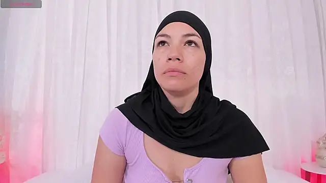 Snapshot of aisha_vs chatting on May 7, 12:43 pm aisha vs online show from May 7, 12:43 pm