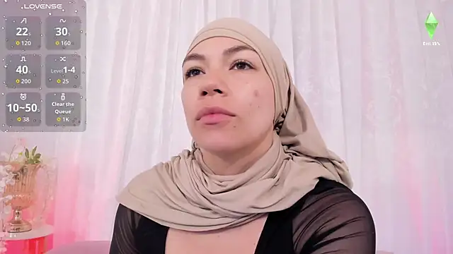 Snapshot of aisha_vs chatting on June 6, 12:43 pm aisha vs online show from June 6, 12:43 pm