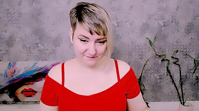 Snapshot of Djullia chatting on May 16, 5:15 am Djullia online show from May 16, 5:15 am