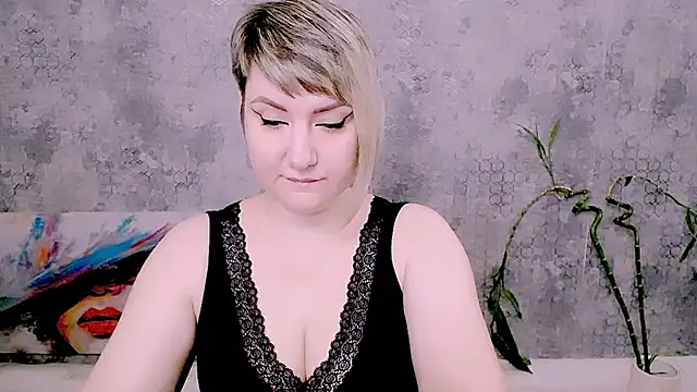 Snapshot of Djullia chatting on May 25, 5:57 am Djullia online show from May 25, 5:57 am