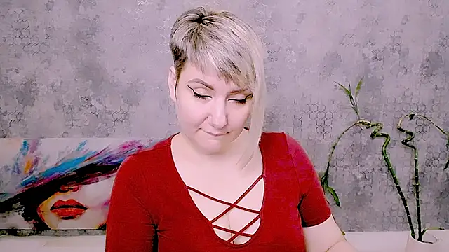 Snapshot of Djullia chatting on June 5, 6:52 am Djullia online show from June 5, 6:52 am