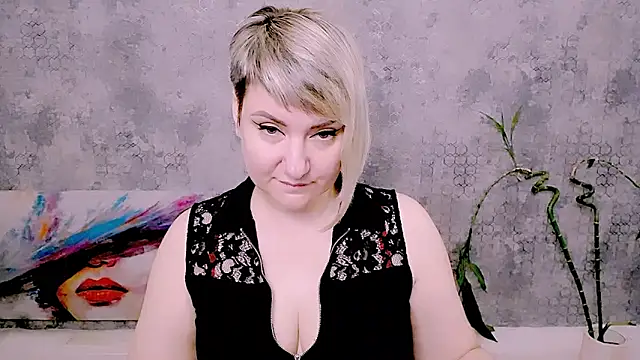 Snapshot of Djullia chatting on June 11, 6:00 am Djullia online show from June 11, 6:00 am