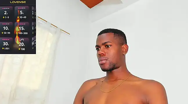 Snapshot of santi_brown chatting on March 19, 10:31 pm santi brown online show from March 19, 10:31 pm