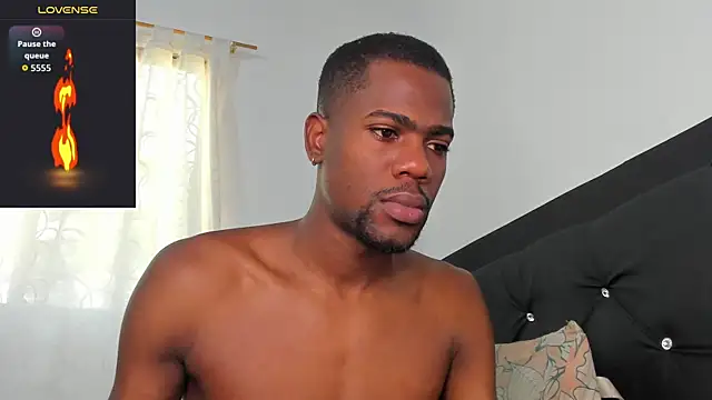 Snapshot of santi_brown chatting on September 23, 7:39 pm santi brown online show from September 23, 7:39 pm