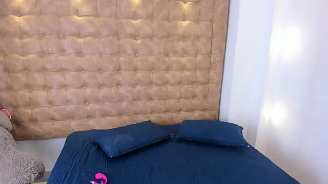 violet giraldo online show from July 16, 6:58 pm