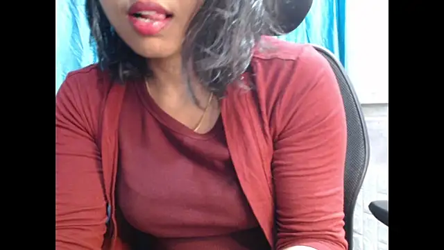 Snapshot of CuteRhea69 chatting on November 16, 3:28 pm CuteRhea69 online show from November 16, 3:28 pm