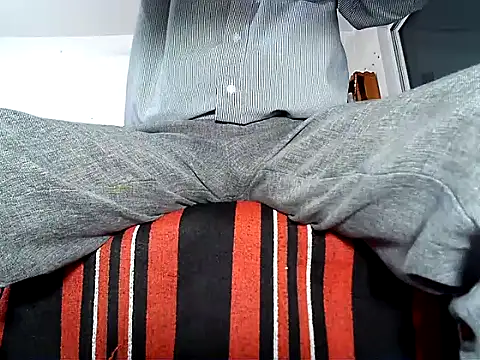 Snapshot of manan28 chatting on October 13, 12:49 pm manan28 online show from October 13, 12:49 pm