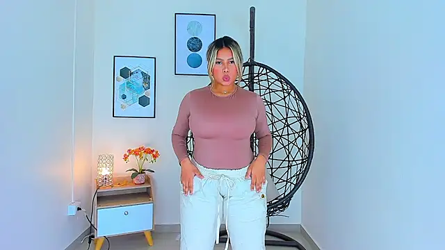 Snapshot of Carlota_peach chatting on March 13, 12:56 pm Carlota peach online show from March 13, 12:56 pm