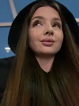 KrisMagnoly online show from March 18, 4:48 pm