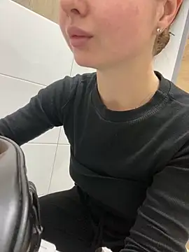 KrisMagnoly online show from October 4, 5:33 pm