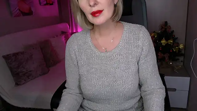 Snapshot of sensualEmilia chatting on January 9, 6:26 pm sensualEmilia online show from January 9, 6:26 pm