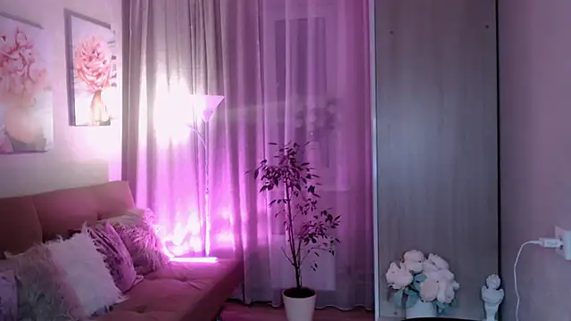 Snapshot of sensualEmilia chatting on January 23, 10:01 pm sensualEmilia online show from January 23, 10:01 pm