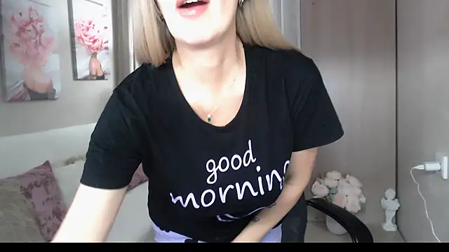 Snapshot of sensualEmilia chatting on February 12, 7:56 pm sensualEmilia online show from February 12, 7:56 pm